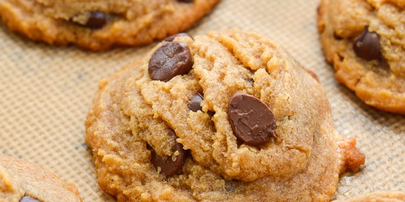 Flourless-Peanut-Butter-Chocolate-Chip-Cookies-2